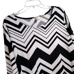 Dressbarn Woman Plus Size 1X Tunic Top Chevron Print 3/4 Sleeve‎ Black White